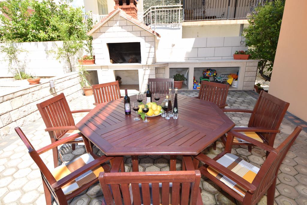 Holiday Home Mirela Оребич Экстерьер фото